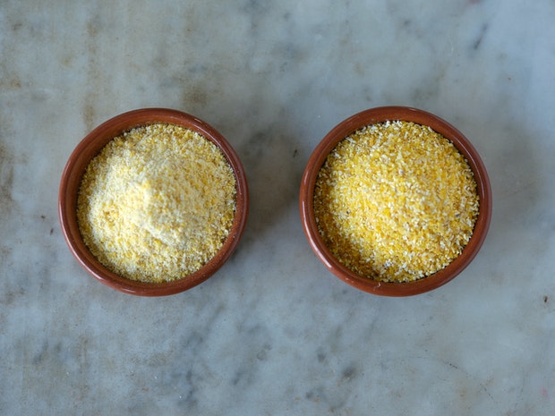 two small bowls one with medium grind polenta, the other with coarse grind polenta