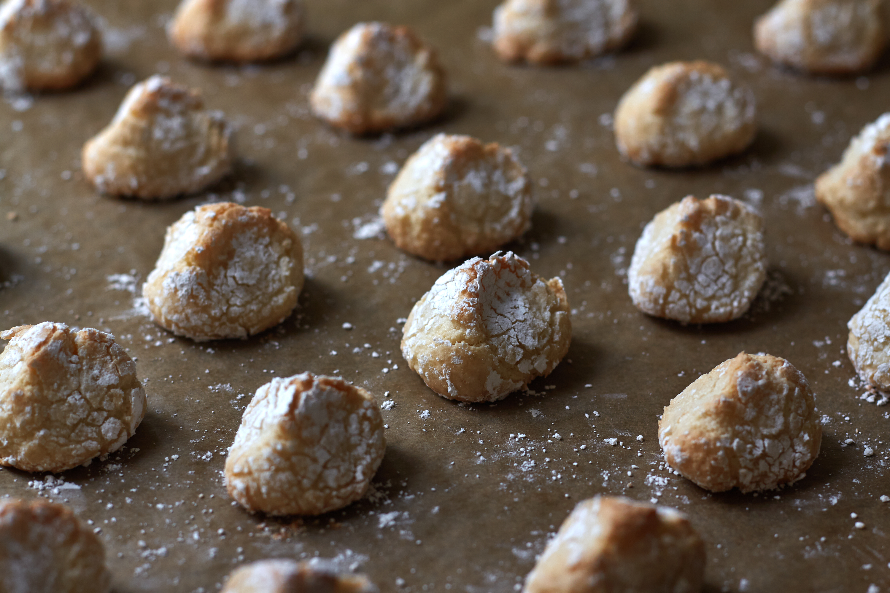 Sugar dusted limoncello macaroons