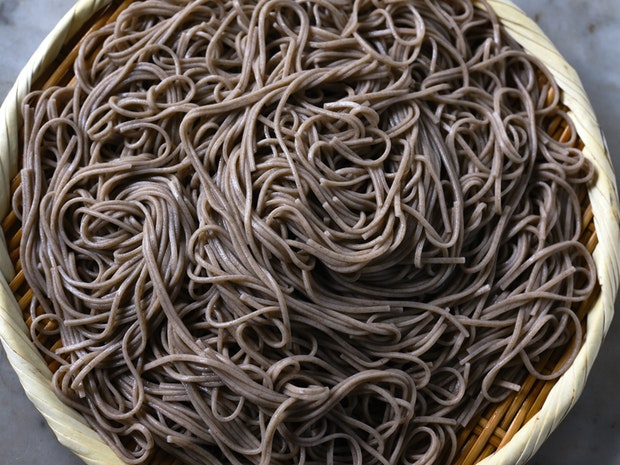 close-up photo of soba noodles