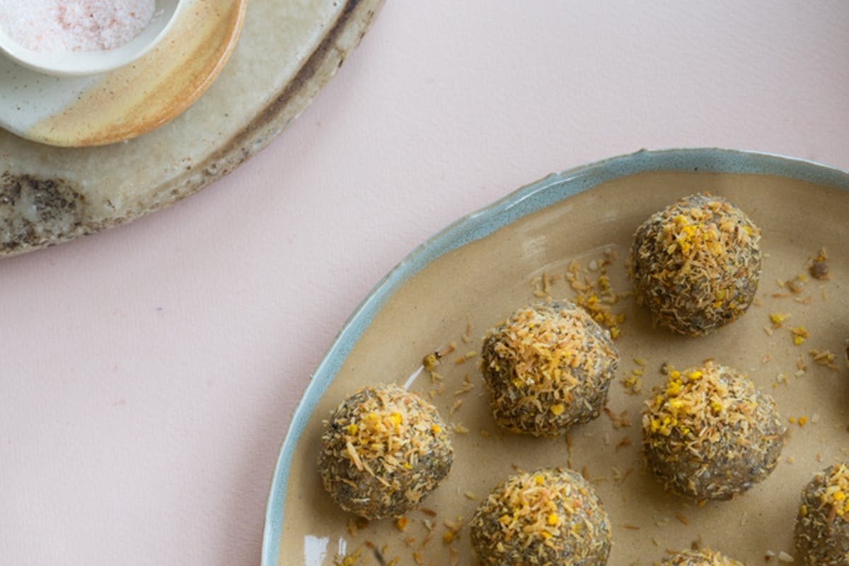 Quinoa Hemp Snack Balls